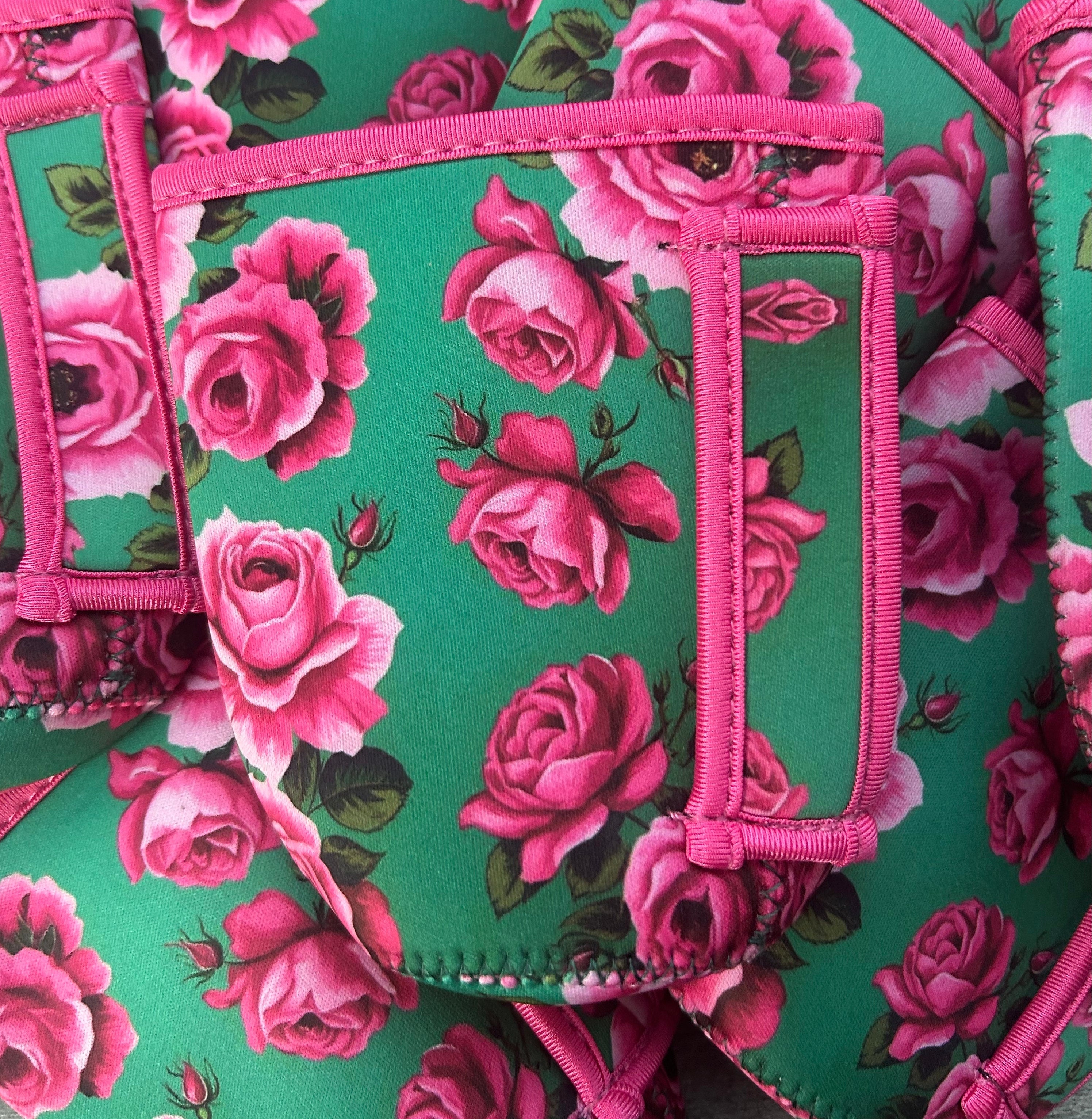 La Vie En Rose Cup Cuddler